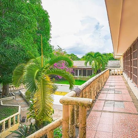 Oyo 775 Star Cove Bed And Breakfast Calaca Екстериор снимка