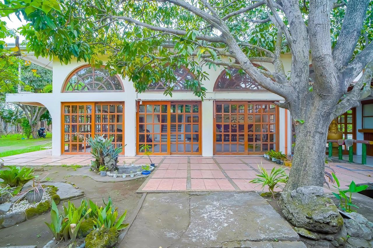 Oyo 775 Star Cove Bed And Breakfast Calaca Екстериор снимка